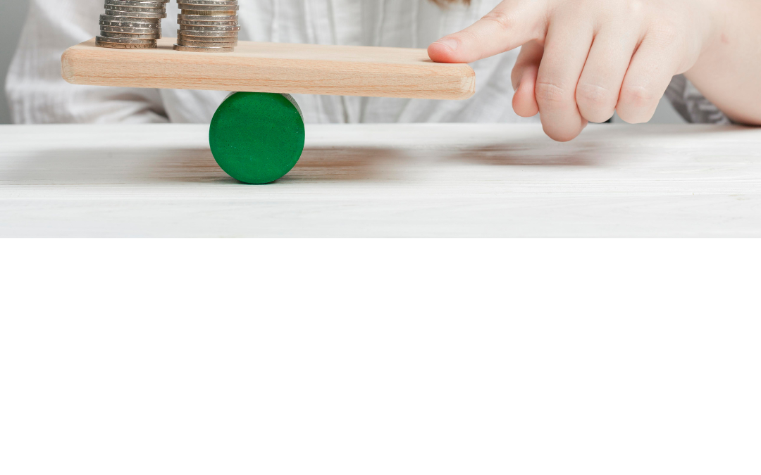 Medicamentos, Licitações Desertas e Mercados Fluidos: Uma Leitura a Partir da Economia dos Contratos, da Não Linearidade e da Lógica Fractal dos Preços