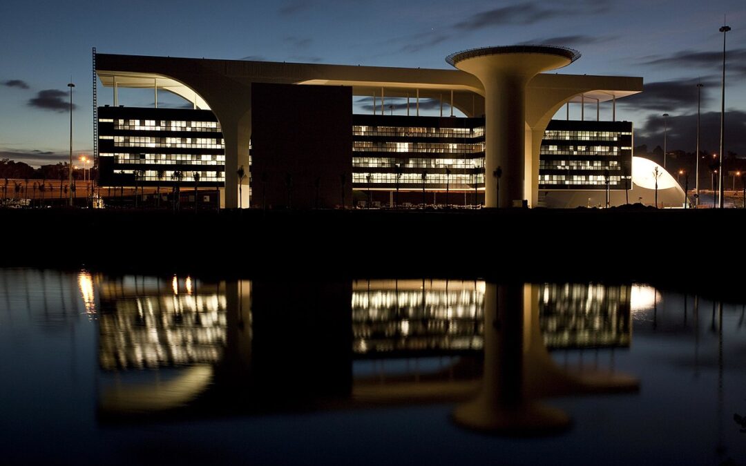 Parecer Jurídico da AGE Minas Gerais sobre Credenciamento e mercados fluidos